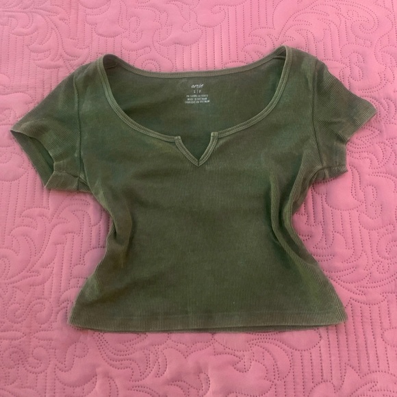 Green crop top - Picture 1 of 2